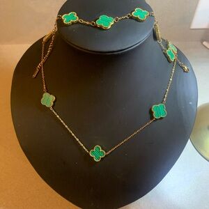 Elegant Green Clover Necklace and Bracelet Set
